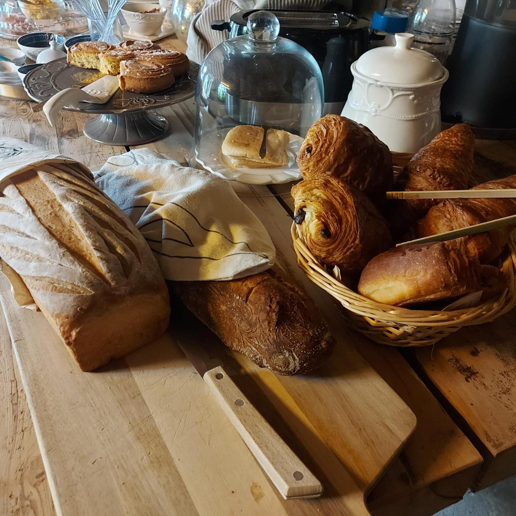 Les Trois L Bed & Breakfast Gindou ภายนอก รูปภาพ