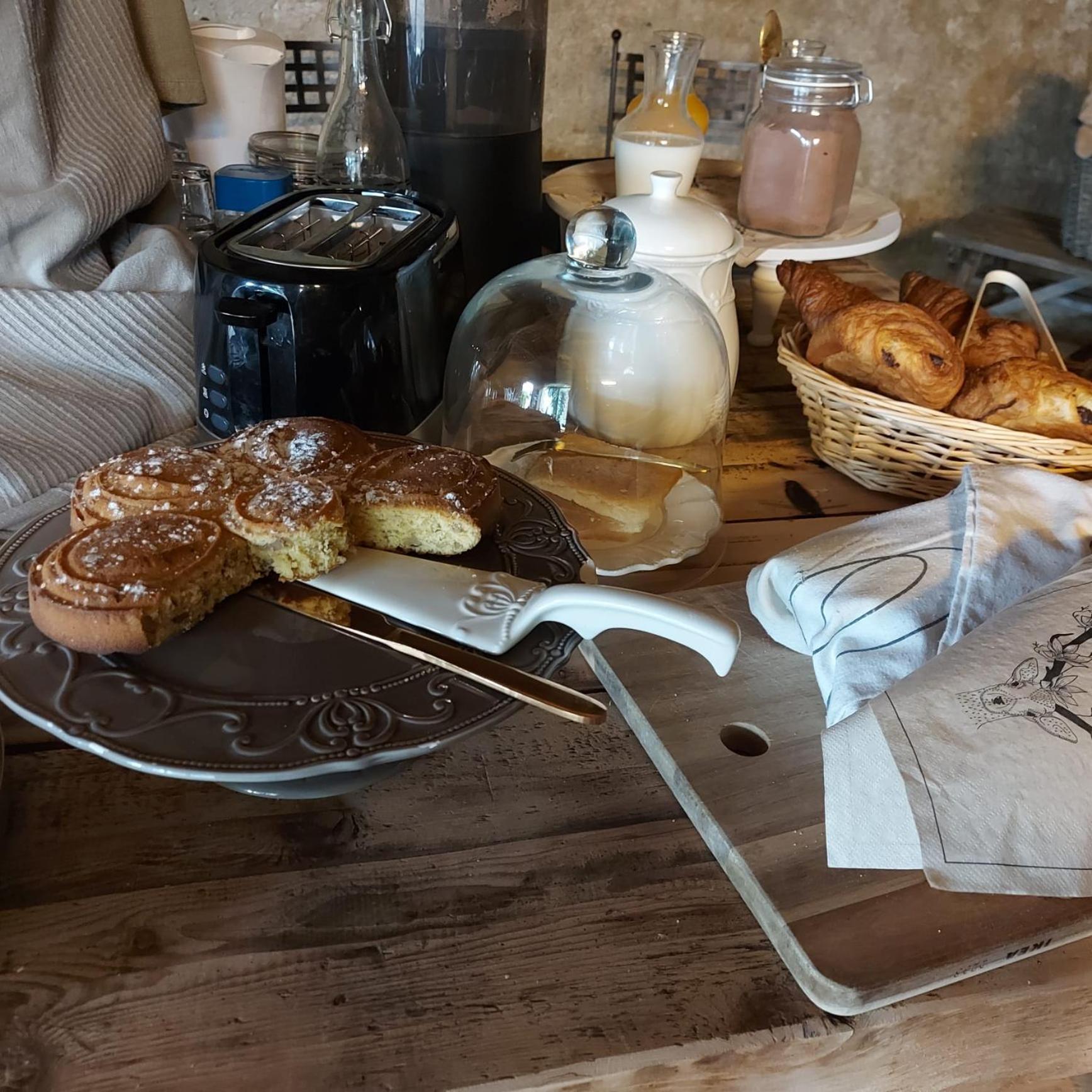 Les Trois L Bed & Breakfast Gindou ภายนอก รูปภาพ